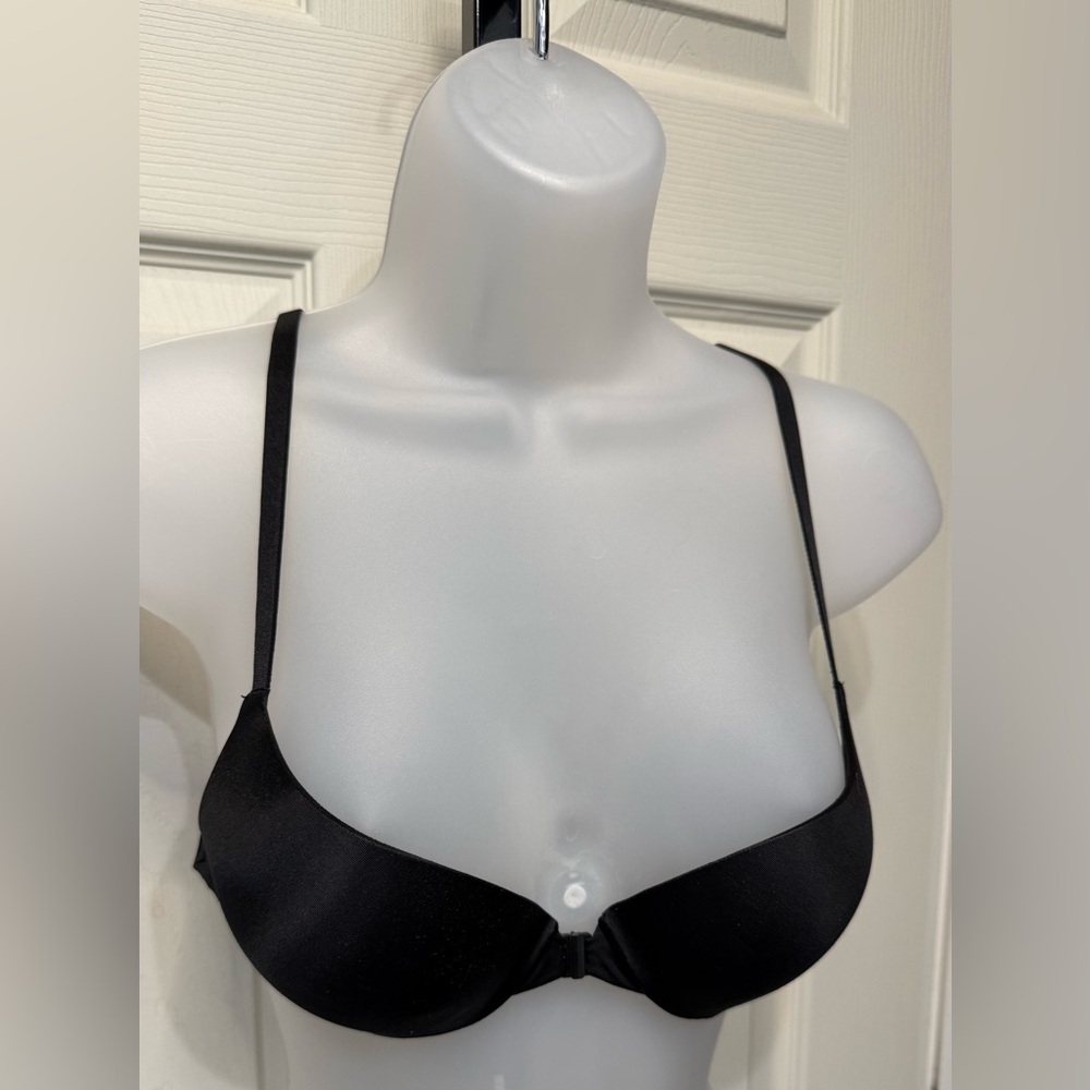 Victoria's Secret Very Sexy Plunge Padded Push-up Classic Black Satin Bra
